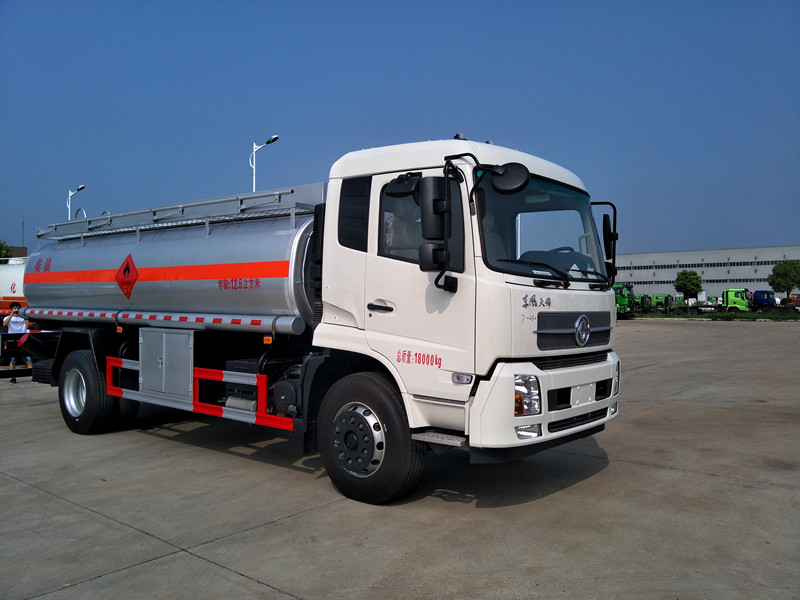  東風(fēng)天錦10噸油罐車(chē)