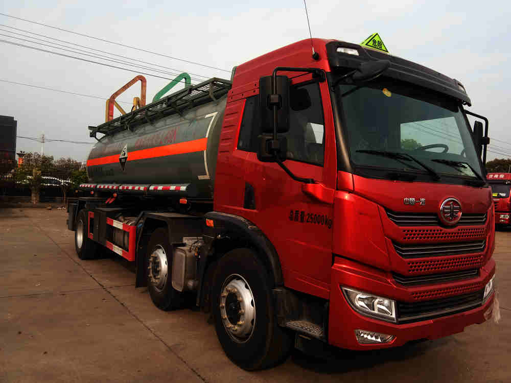 大力牌DLQ5259GFWC5型腐蝕性物品罐式運輸車