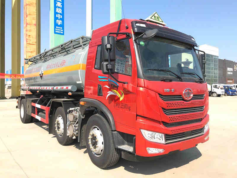 大力牌DLQ5269GFWC6型腐蝕性物品罐式運輸車