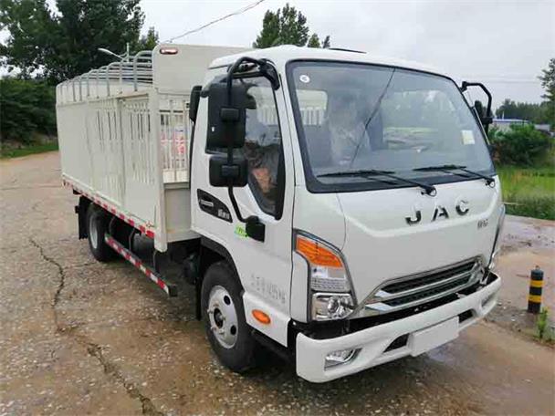 江淮牌HFC5045CCQP22K1C7S型畜禽運輸車